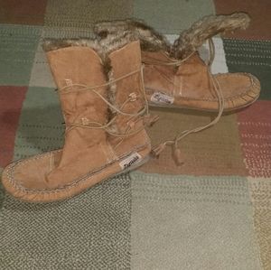 Moccasin boots fur lined size 7.5